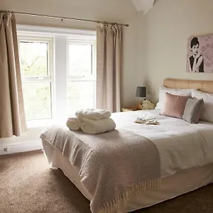 Comfy Big 7 Bedroom Townhouse , Harrogate United Kingdom