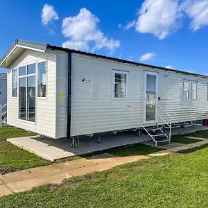 Lovely 8 Berth Caravan For Hire At Barmston Beach Holiday Park Ref 62002o , Lund United Kingdom
